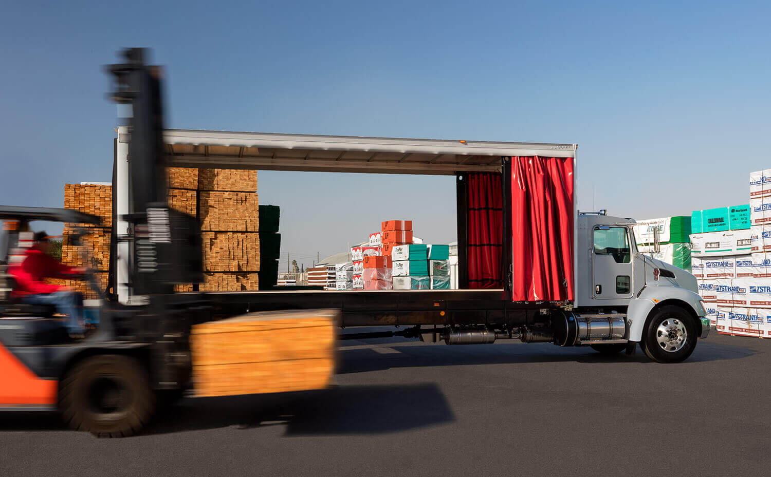 Curtain side dry freight body with rear and side loading access
