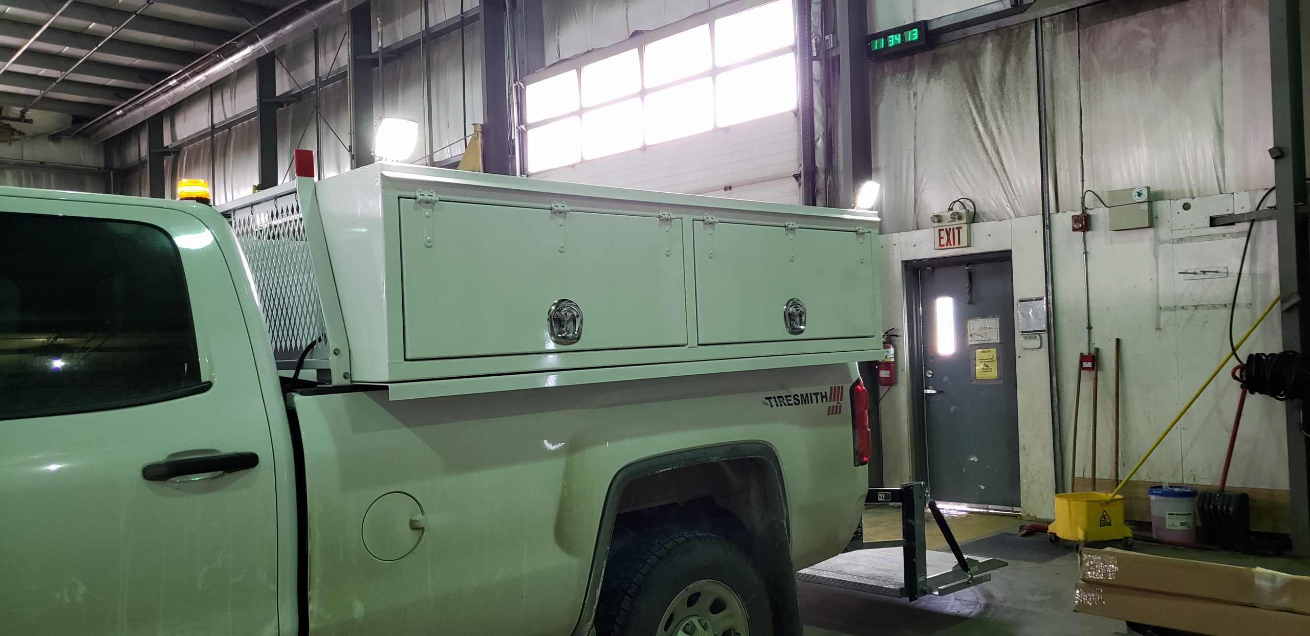 Tiresmith TB8741 - Open Compartments